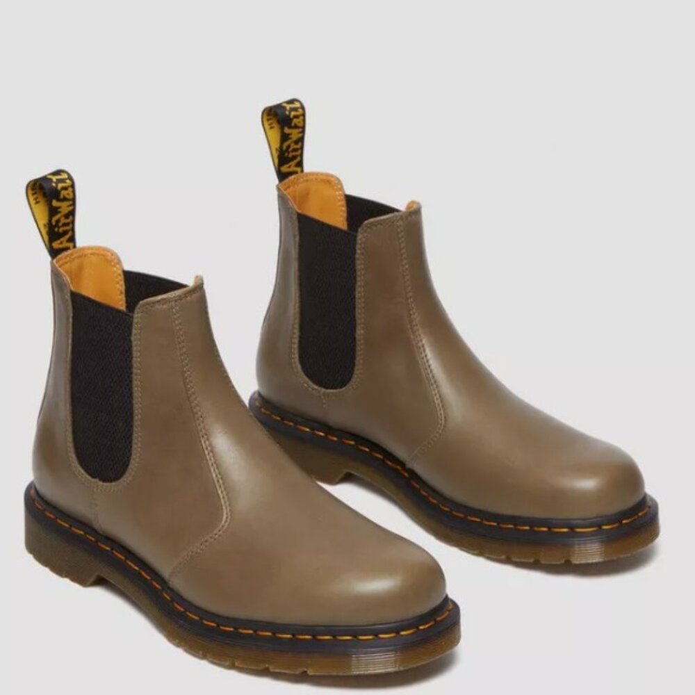 NIB Dr Martens 2976 Olive Carrara Leather Chelsea Boots Size 10 M / 11 W / EU 43